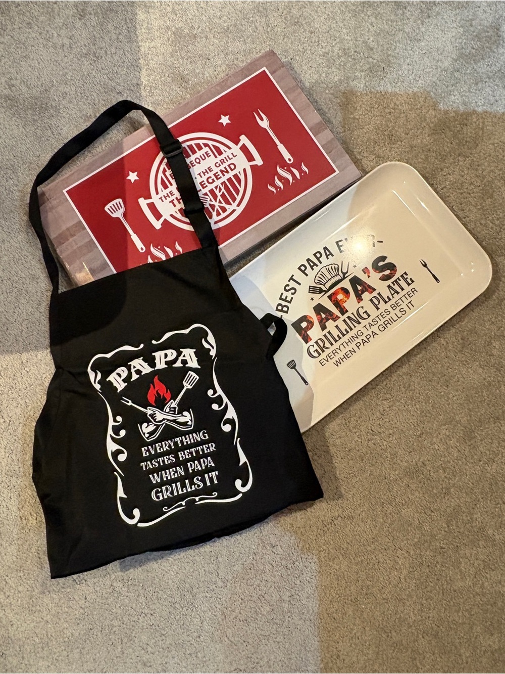 Amazon Novelty Papa Grilling Apron and Tray Set New in Box in Black and White